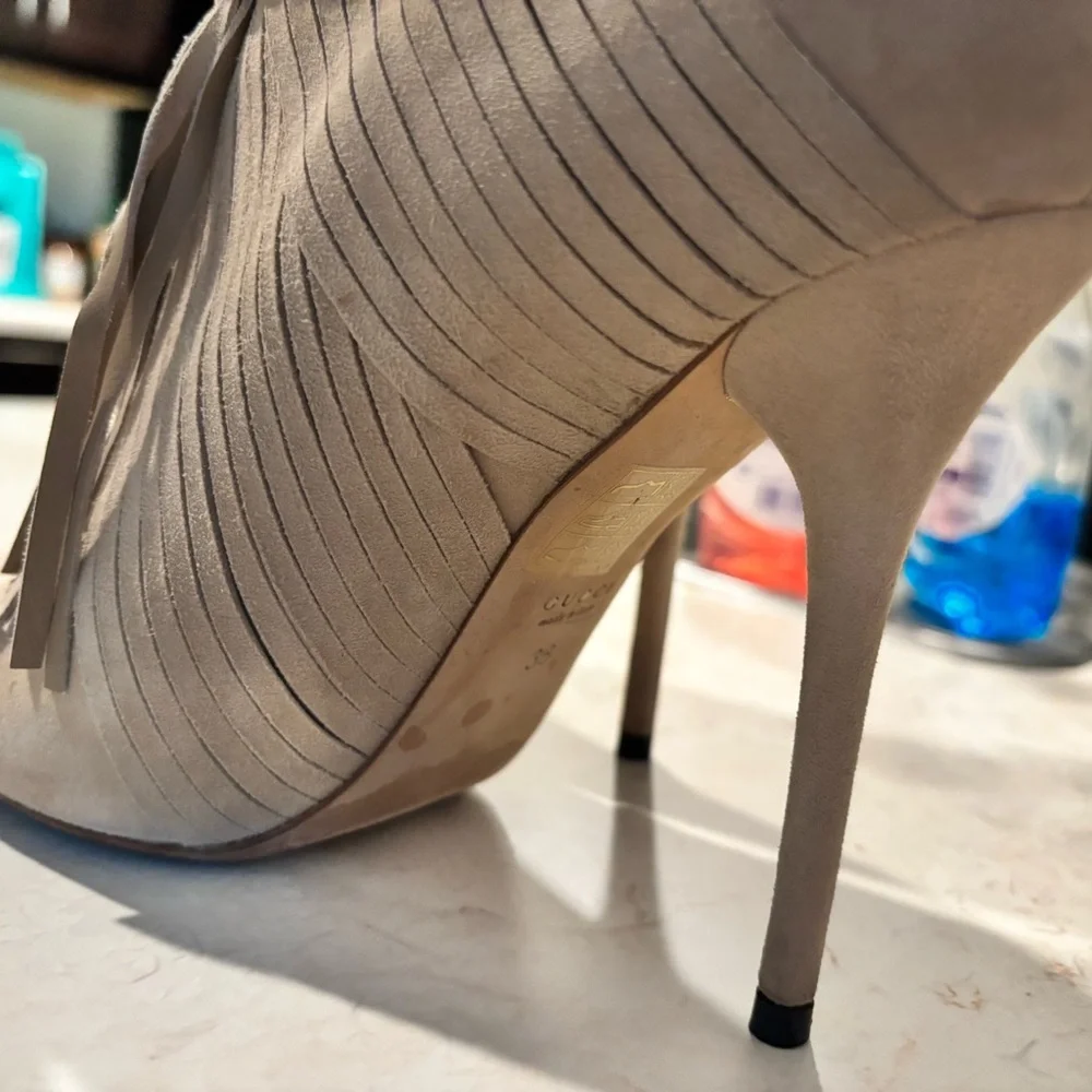 Gorgeous Gucci Beige Fringe Heeled Boots - Picture 8 of 9